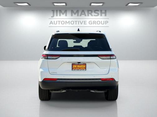 Bright White Clearcoat 2026 Jeep Grand Cherokee Limited