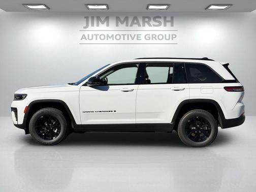 Bright White Clearcoat 2026 Jeep Grand Cherokee Altitude