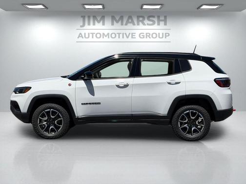 Bright White Clearcoat 2026 Jeep Compass Trailhawk