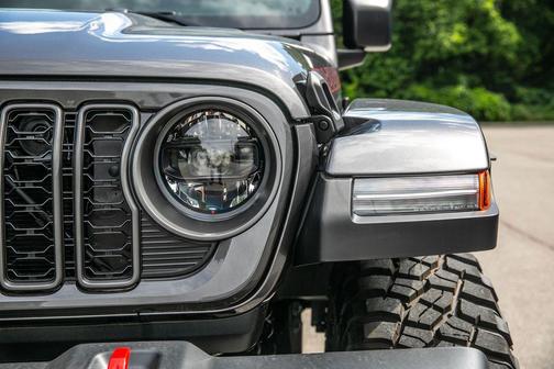 Crystal Metallic 2026 Jeep Gladiator Rubicon