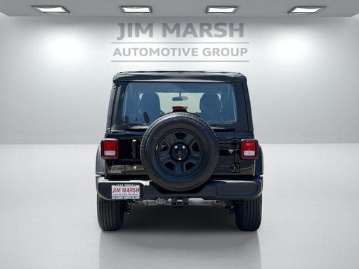 Black Clearcoat 2022 Jeep Wrangler Unlimited Sport