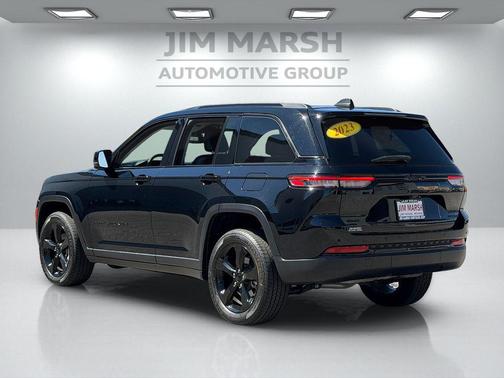 Diamond Black Crystal Pearlcoat 2023 Jeep Grand Cherokee Limited