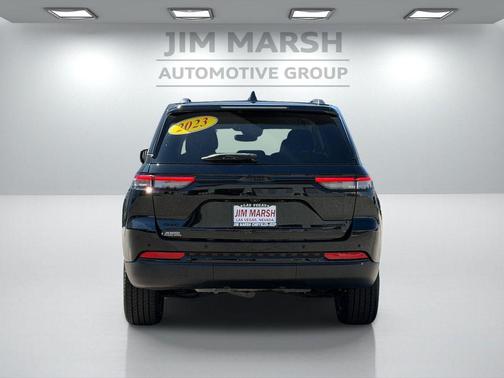 Diamond Black Crystal Pearlcoat 2023 Jeep Grand Cherokee Limited