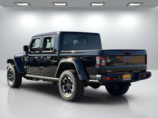 Black Clearcoat 2026 Jeep Gladiator Rubicon