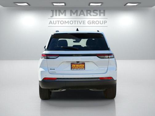 Bright White Clearcoat 2026 Jeep Grand Cherokee Altitude