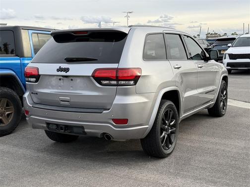 2021 Jeep Grand Cherokee Laredo