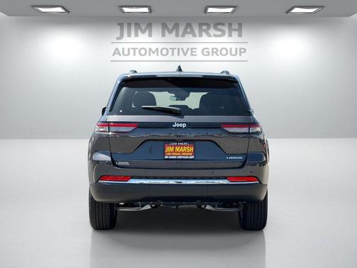 Baltic Gray Metallic Clearcoat 2026 Jeep Grand Cherokee Altitude