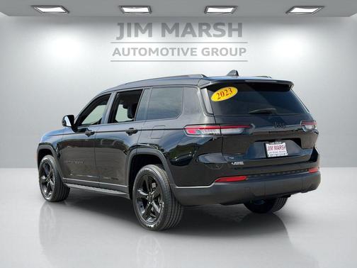 Diamond Black Crystal Pearlcoat 2023 Jeep Grand Cherokee L Altitude