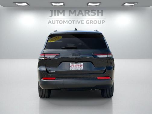 Diamond Black Crystal Pearlcoat 2023 Jeep Grand Cherokee L Altitude