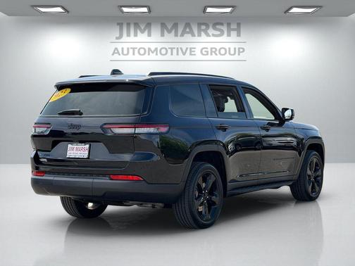Diamond Black Crystal Pearlcoat 2023 Jeep Grand Cherokee L Altitude