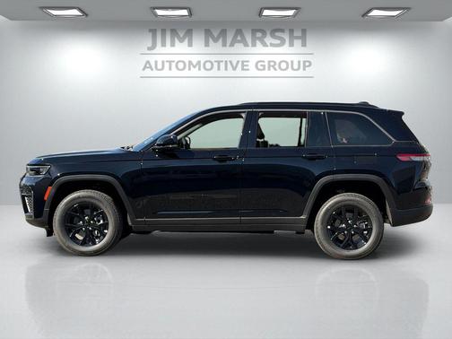 Diamond Black Crystal Pearlcoat 2026 Jeep Grand Cherokee Altitude