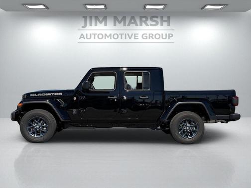 Black Clearcoat 2026 Jeep Gladiator 85th Anniversary Edition