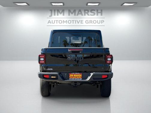 Black Clearcoat 2026 Jeep Gladiator 85th Anniversary Edition
