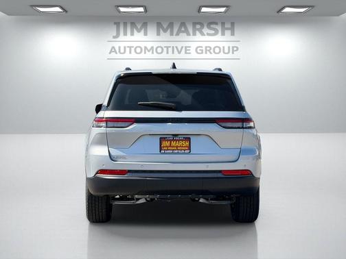Silver Zynith 2026 Jeep Grand Cherokee Altitude
