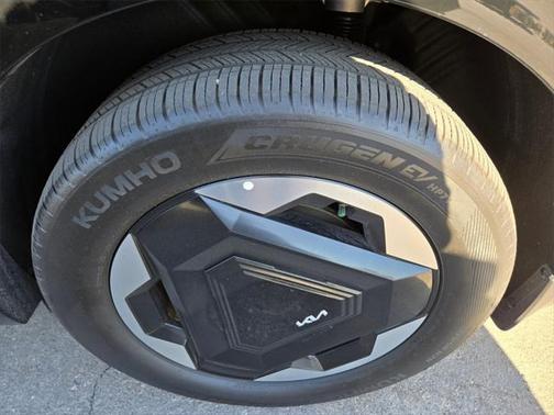 2025 Kia EV9 Land