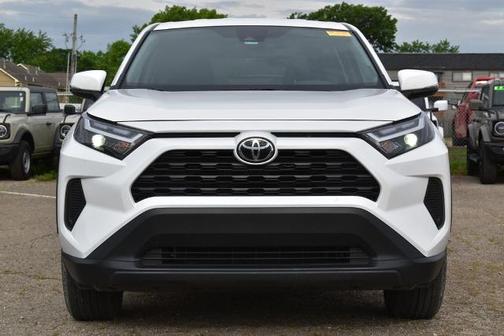 Ice 2025 Toyota RAV4 LE