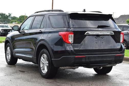 AGATE BLACK METALLIC 2024 Ford Explorer XLT