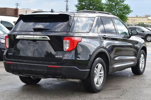AGATE BLACK METALLIC 2024 Ford Explorer XLT