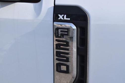 OXFORD WHITE 2023 Ford F-250 XL