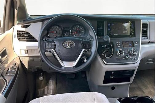 2016 Toyota Sienna LE