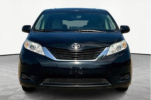 2016 Toyota Sienna LE