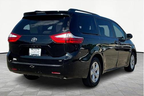 2016 Toyota Sienna LE