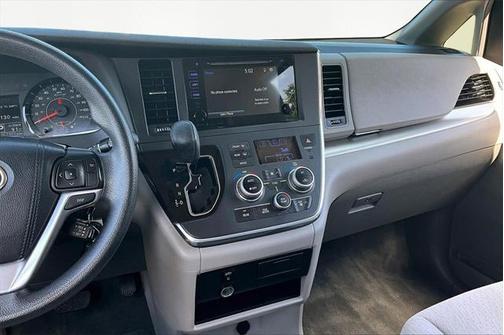 2016 Toyota Sienna LE