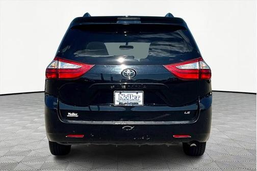 2016 Toyota Sienna LE