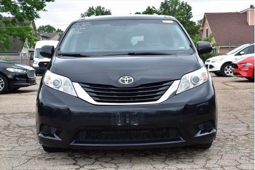 2016 Toyota Sienna LE