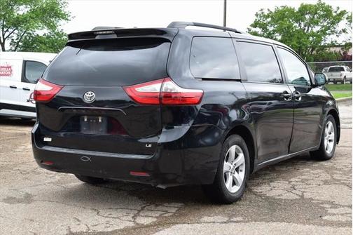 2016 Toyota Sienna LE