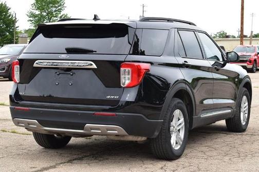 AGATE BLACK METALLIC 2023 Ford Explorer XLT