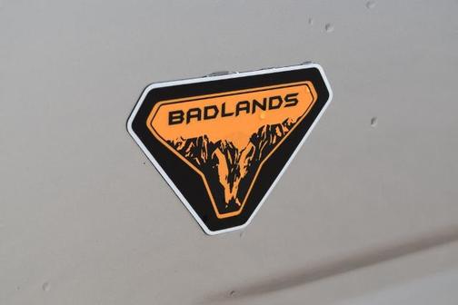 ICONIC SILVER METALLIC 2023 Ford Bronco Sport BADLANDS