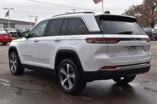 2022 Jeep Grand Cherokee BASE