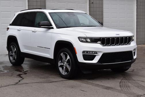 2022 Jeep Grand Cherokee BASE