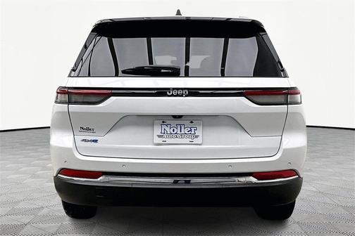 2022 Jeep Grand Cherokee BASE