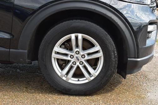 AGATE BLACK METALLIC 2024 Ford Explorer XLT