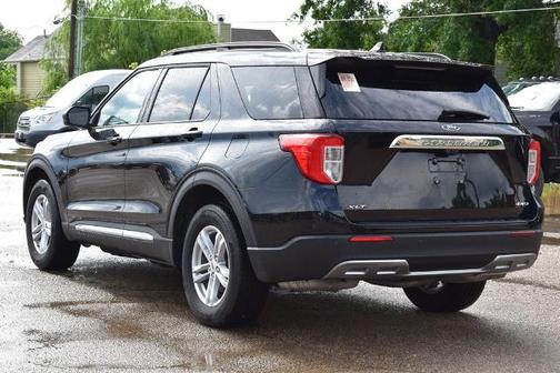 AGATE BLACK METALLIC 2024 Ford Explorer XLT