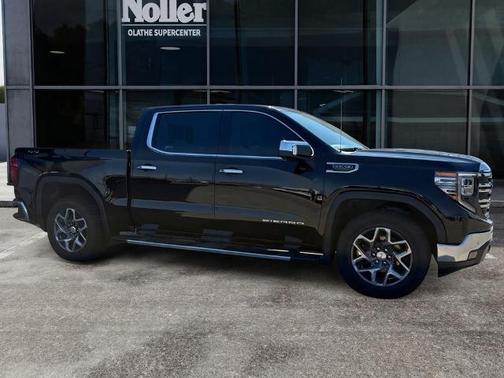 Onyx Black 2022 GMC Sierra 1500 SLT