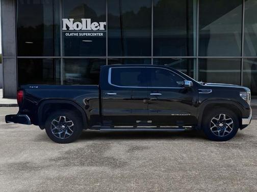 Onyx Black 2022 GMC Sierra 1500 SLT