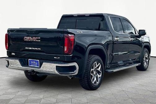 Onyx Black 2022 GMC Sierra 1500 SLT