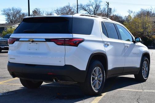 2022 Chevrolet Traverse LT Cloth
