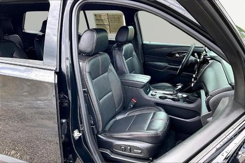 Mosaic Black Metallic 2022 Chevrolet Traverse RS