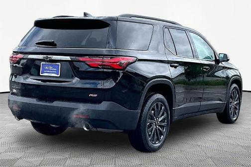 Mosaic Black Metallic 2022 Chevrolet Traverse RS