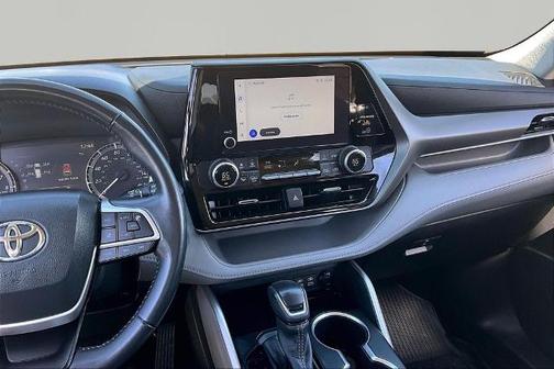 Magnetic Gray Metallic 2023 Toyota Highlander LE