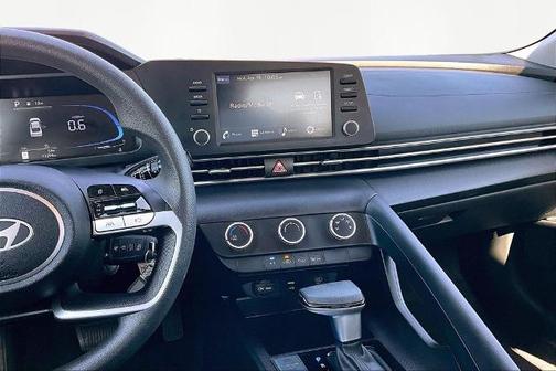 White 2024 Hyundai ELANTRA SE