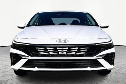 White 2024 Hyundai ELANTRA SE