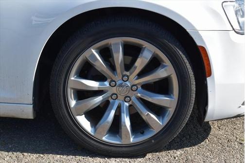 2018 Chrysler 300 Touring