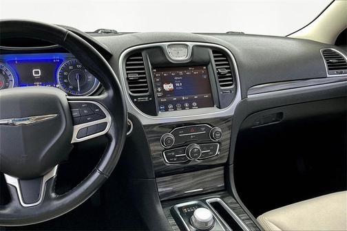 2022 Chrysler 300 Touring