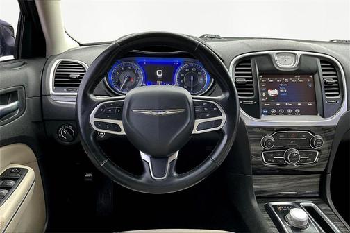 2022 Chrysler 300 Touring