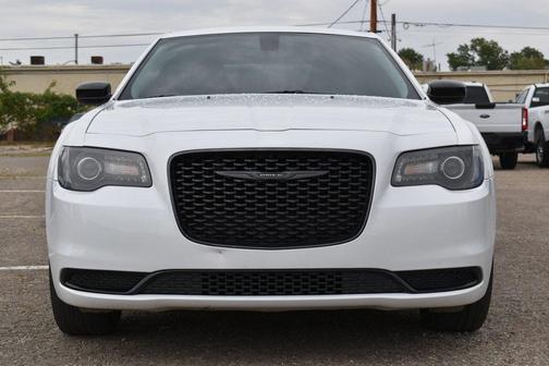 2022 Chrysler 300 Touring